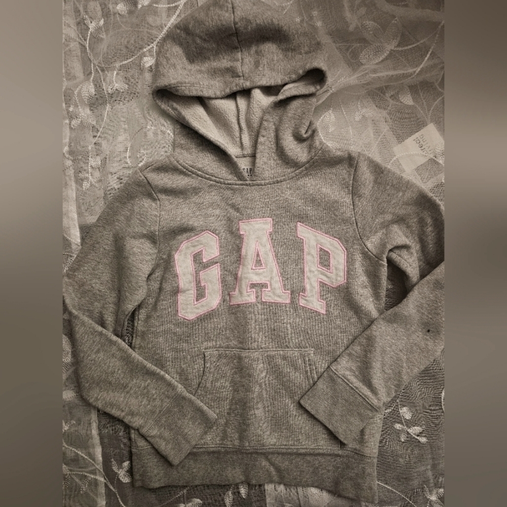 GAP kids hoodie size 8(M) cozy casual seasonal fashion